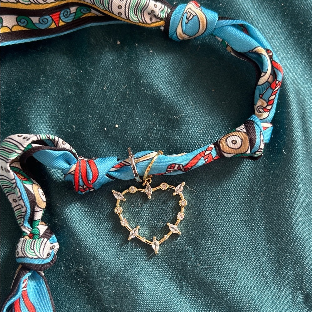100% silk. Made in France. High quality scarf bracelet. With gold heart pendant! - Picture 6 of 16